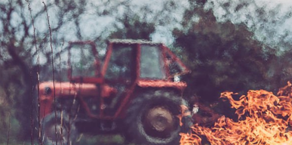 Website Citação Longa com Botão e Imagem de Fundo Branco Preto (4)