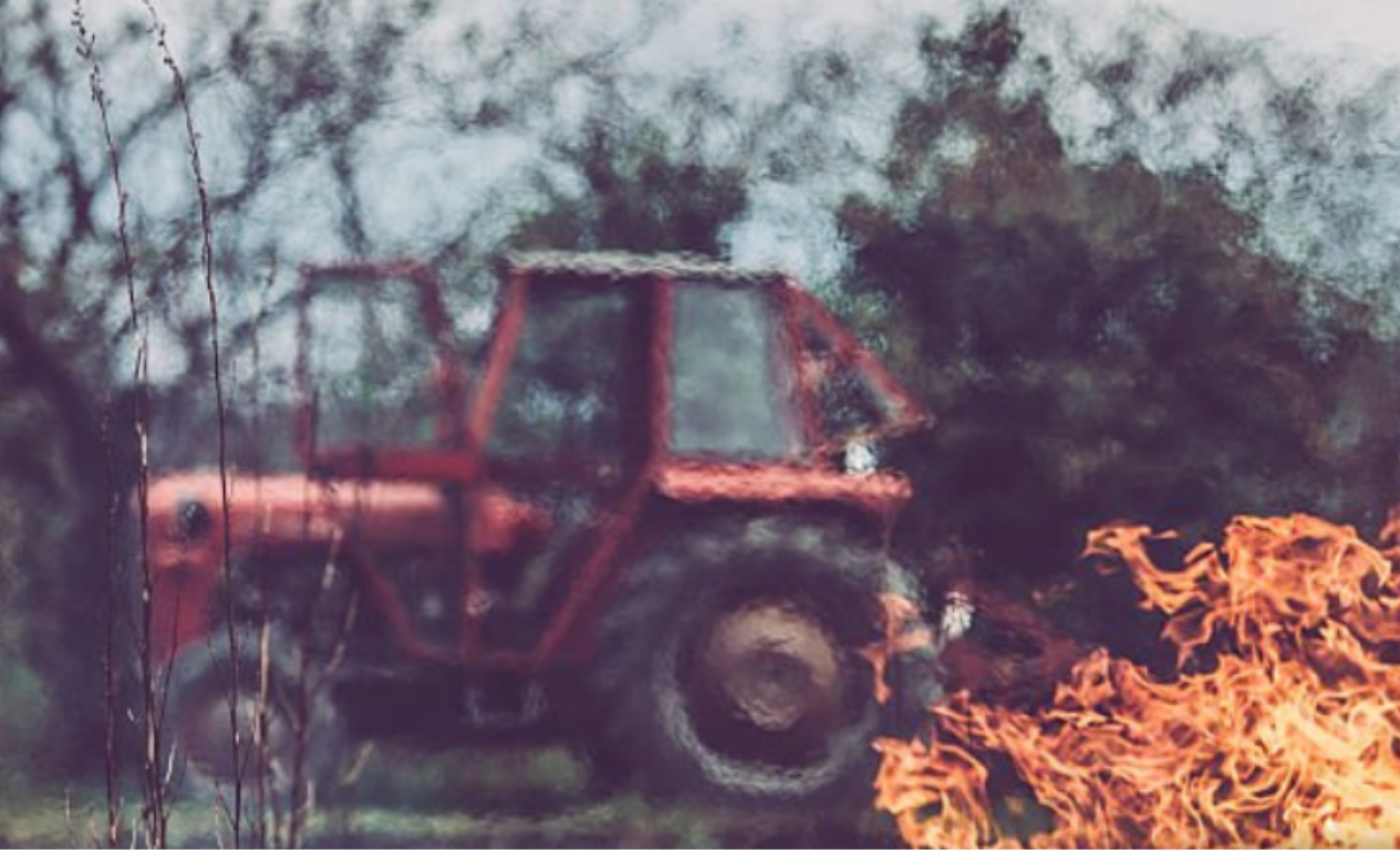 Website Citação Longa com Botão e Imagem de Fundo Branco Preto (4)